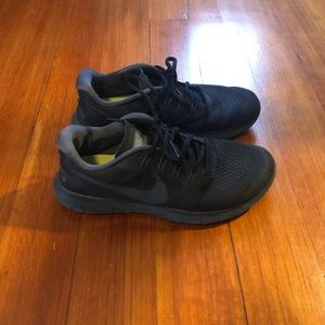 Black Out Nike Running Sneakers